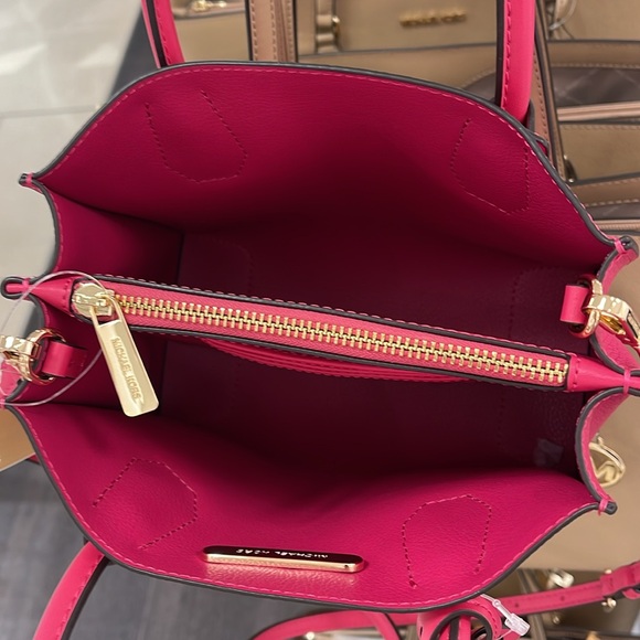 Michael Kors Mercer Medium Leather Messenger Satchel Crossbody
Electric Pink
NWT - Picture 7 of 16